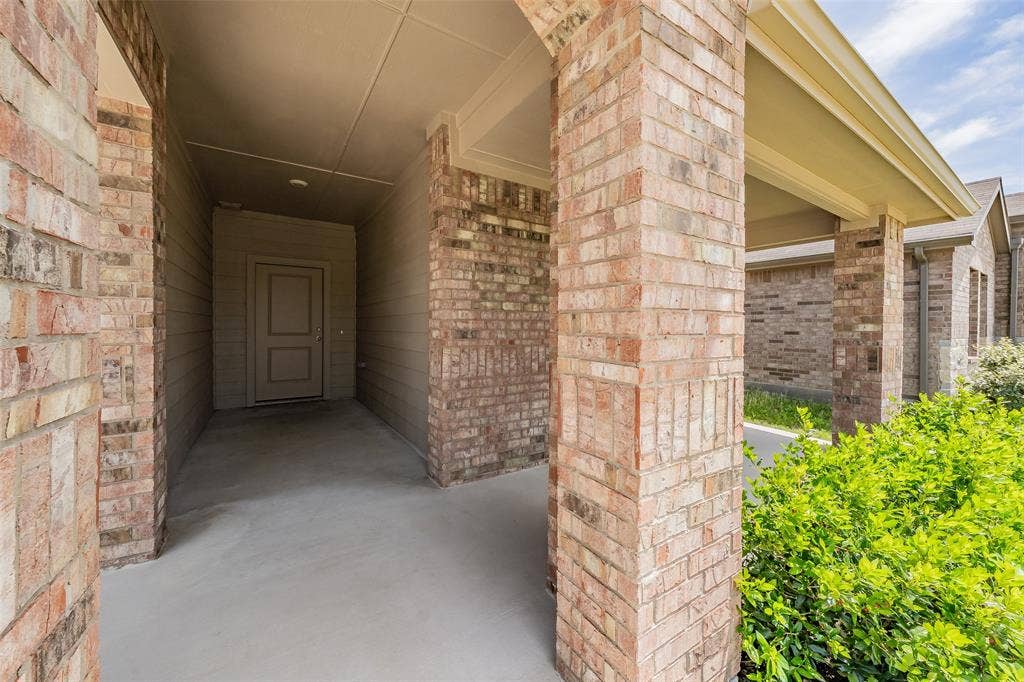 304 Abingdon Street, Azle, TX 76020 304 Abingdon Street, Azle, TX 76020