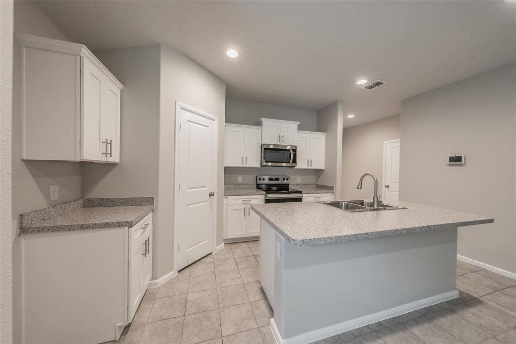 304 Abingdon Street, Azle, TX 76020 304 Abingdon Street, Azle, TX 76020