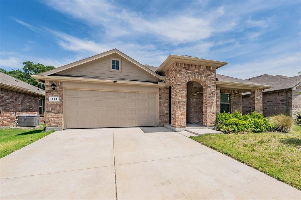 304 Abingdon Street, Azle, TX 76020 304 Abingdon Street, Azle, TX 76020