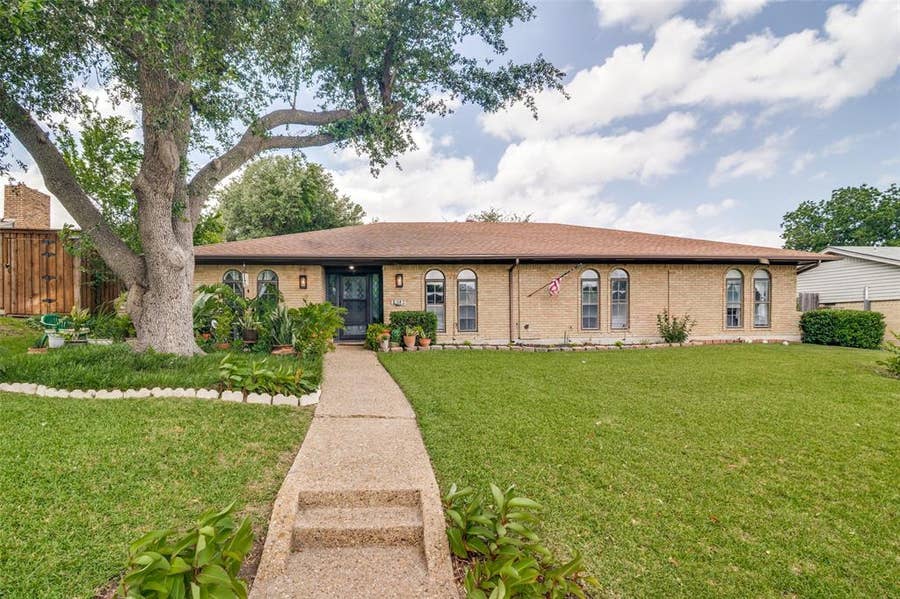 Property photo for 1217 Gardengate Circle, Garland, TX