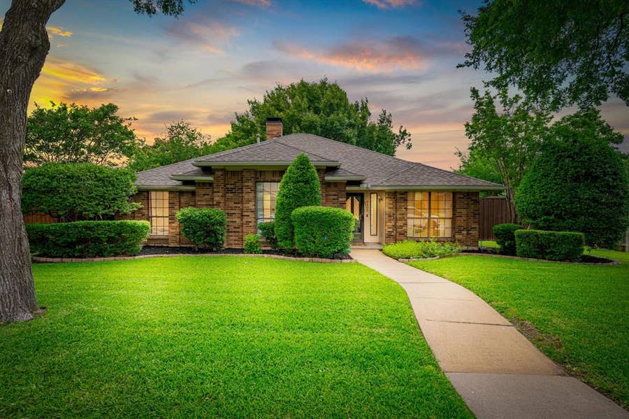 Property photo for 4405 Avonshire Lane, Plano, TX