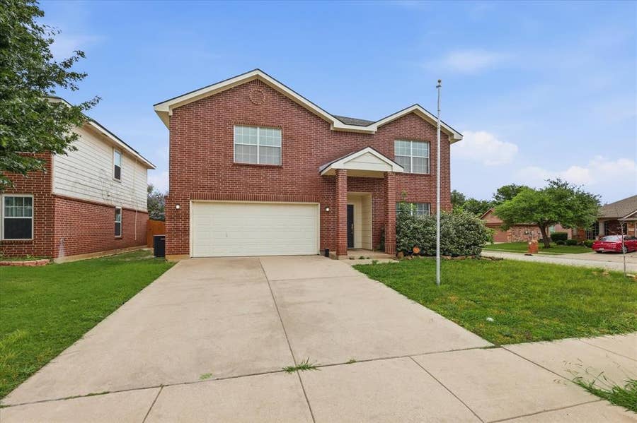 Property photo for 4957 Thorn Hollow Drive, Fort Worth, TX