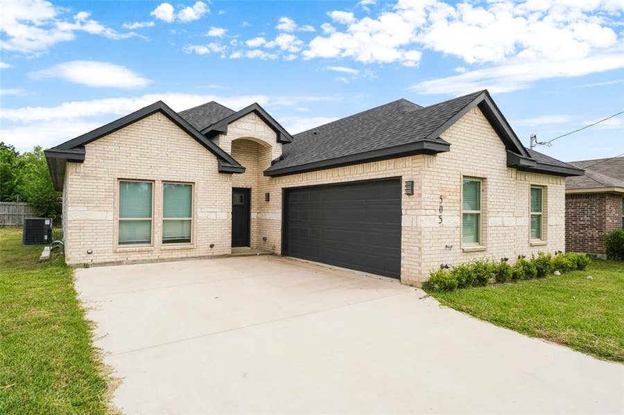 Property photo for 505 Melody Circle, Kaufman, TX