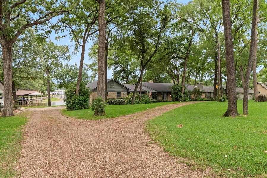 Property photo for 111 Deer Island Road, Mabank, TX
