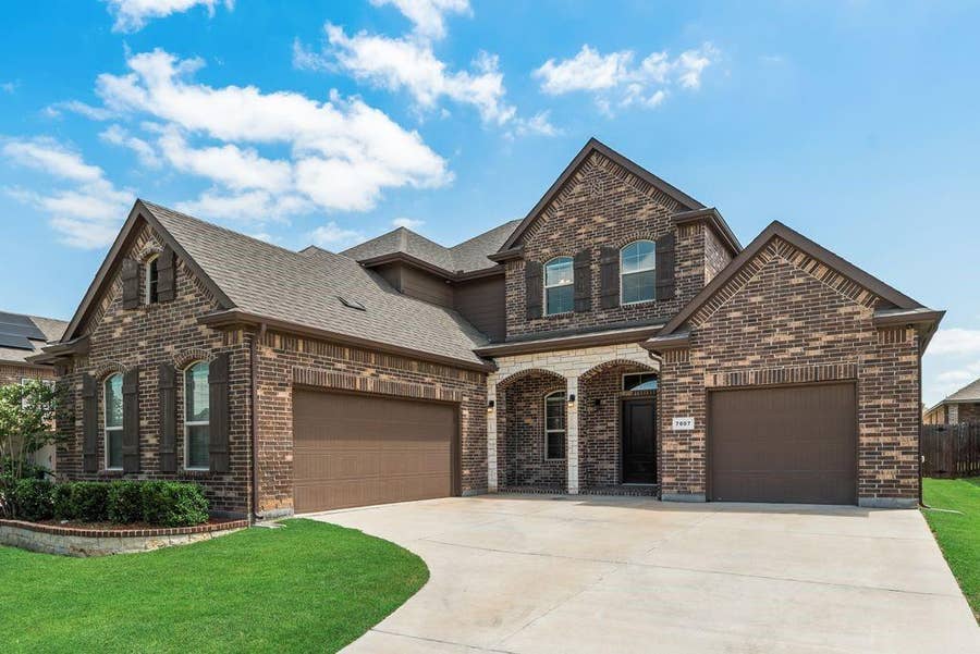 Property photo for 7807 Links Drive, Arlington, TX