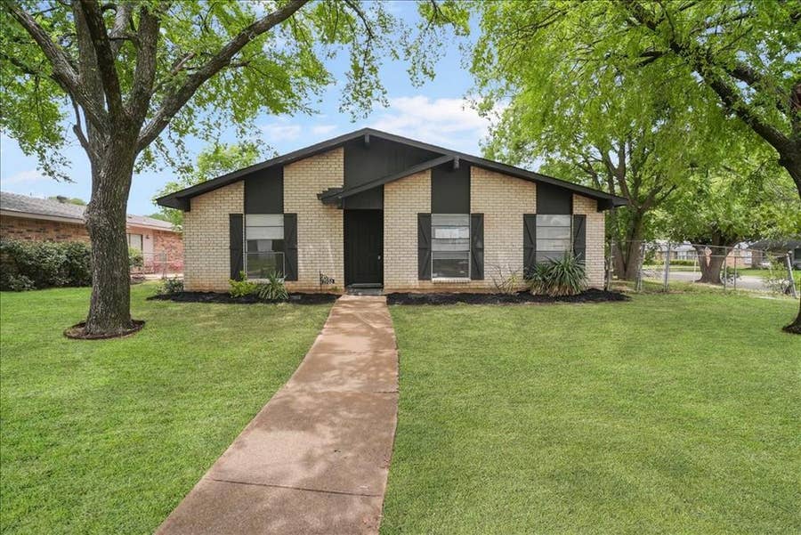 Property photo for 7101 Hardwood Trail, Dallas, TX