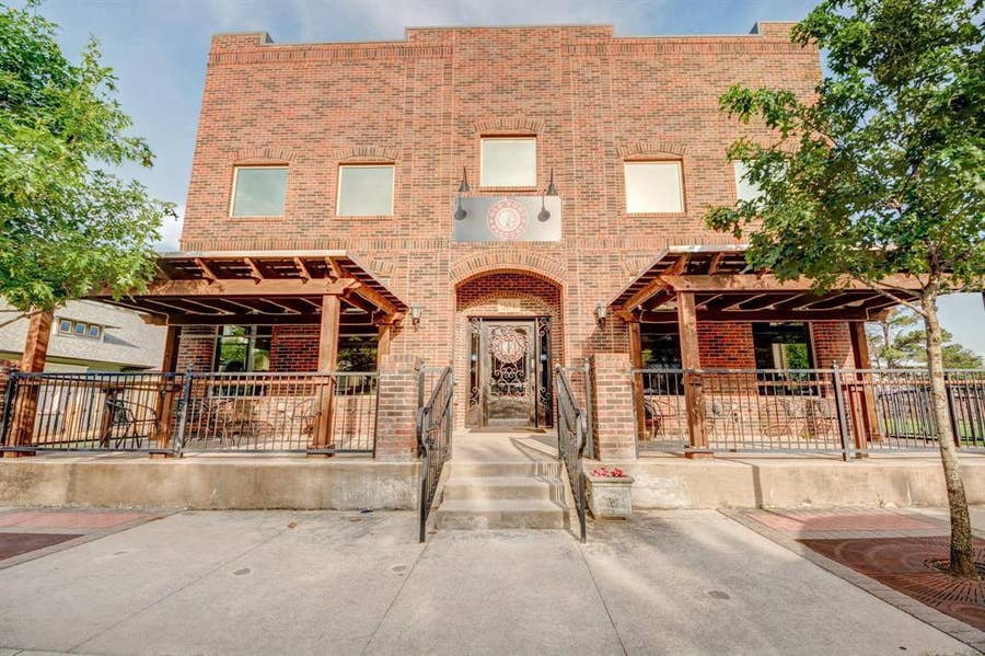 Property photo for 304 N Oak Street, Roanoke, TX