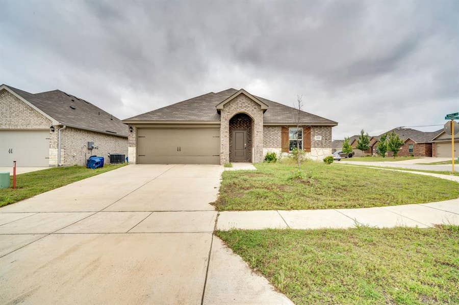 Property photo for 1219 Fairbanks Drive, Ennis, TX