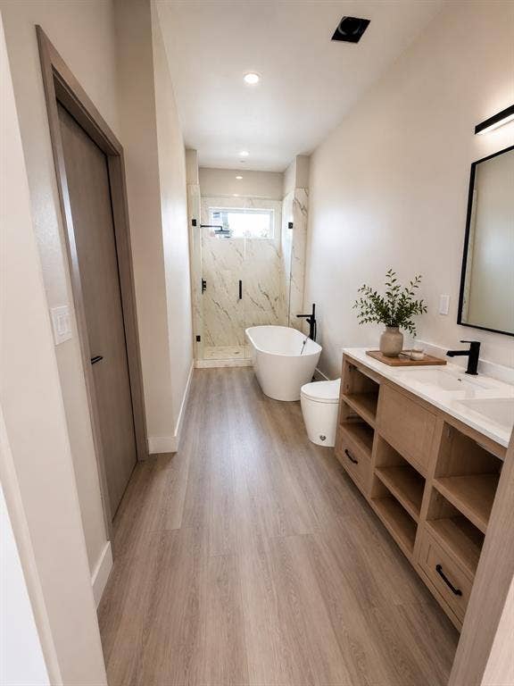 4909 Elysian Street, #F, Houston, TX 77009 Primary Bathroom
