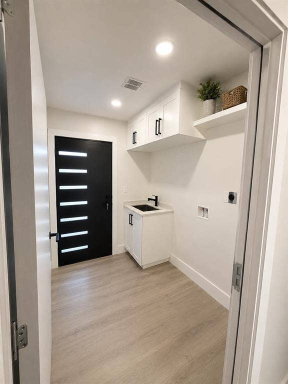 4909 Elysian Street, #F, Houston, TX 77009 Laundry Room