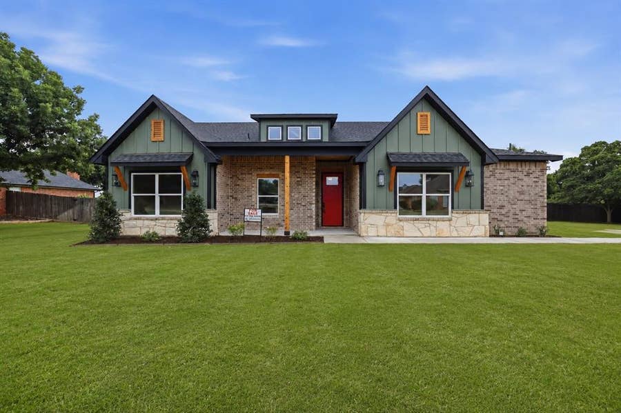 Property photo for 3201 Walnut Creek Parkway, Granbury, TX