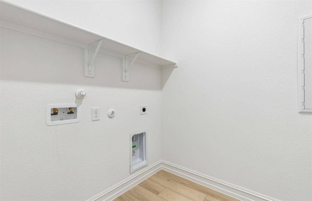 1604 Cydney Lane, Anna, TX 75409 Laundry room