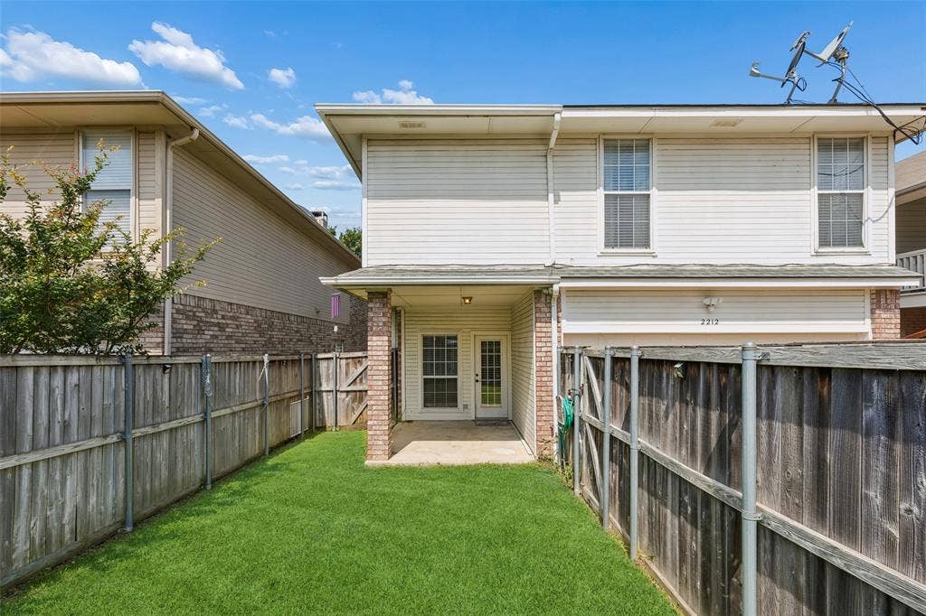 2212 Meadowstone Drive, Carrollton, TX 75006 2212 Meadowstone Drive, Carrollton, TX 75006