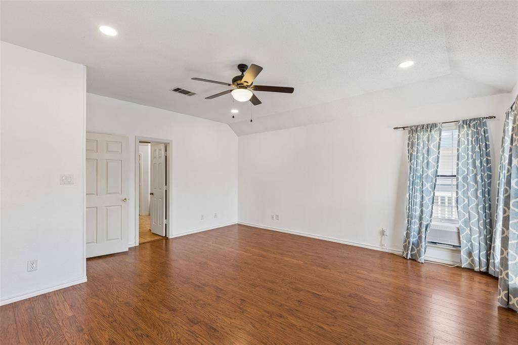2212 Meadowstone Drive, Carrollton, TX 75006 2212 Meadowstone Drive, Carrollton, TX 75006