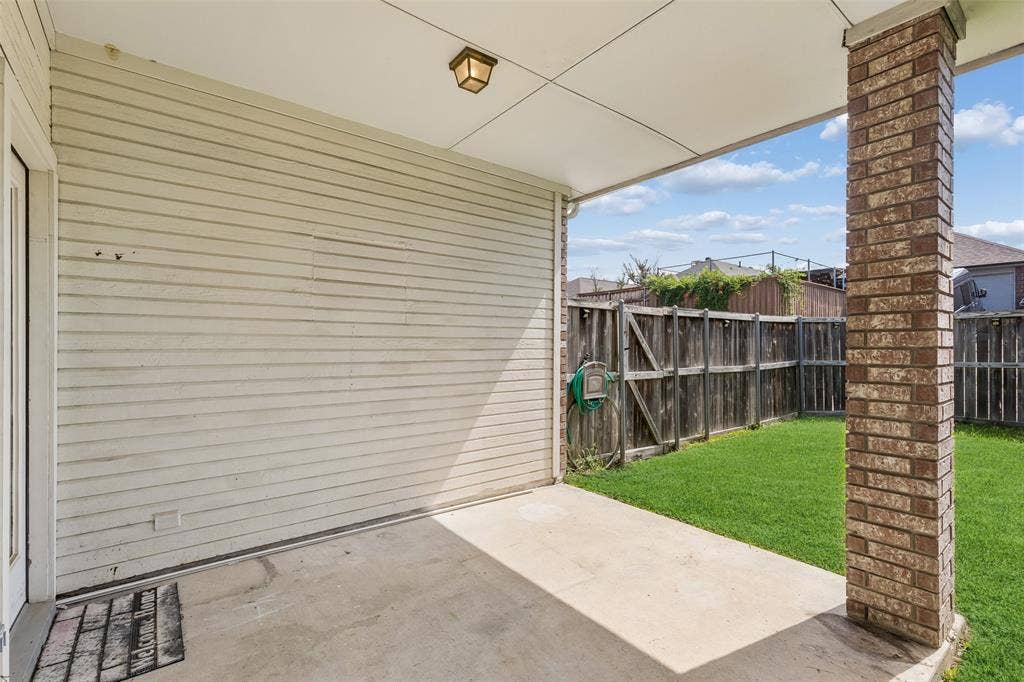 2212 Meadowstone Drive, Carrollton, TX 75006 2212 Meadowstone Drive, Carrollton, TX 75006