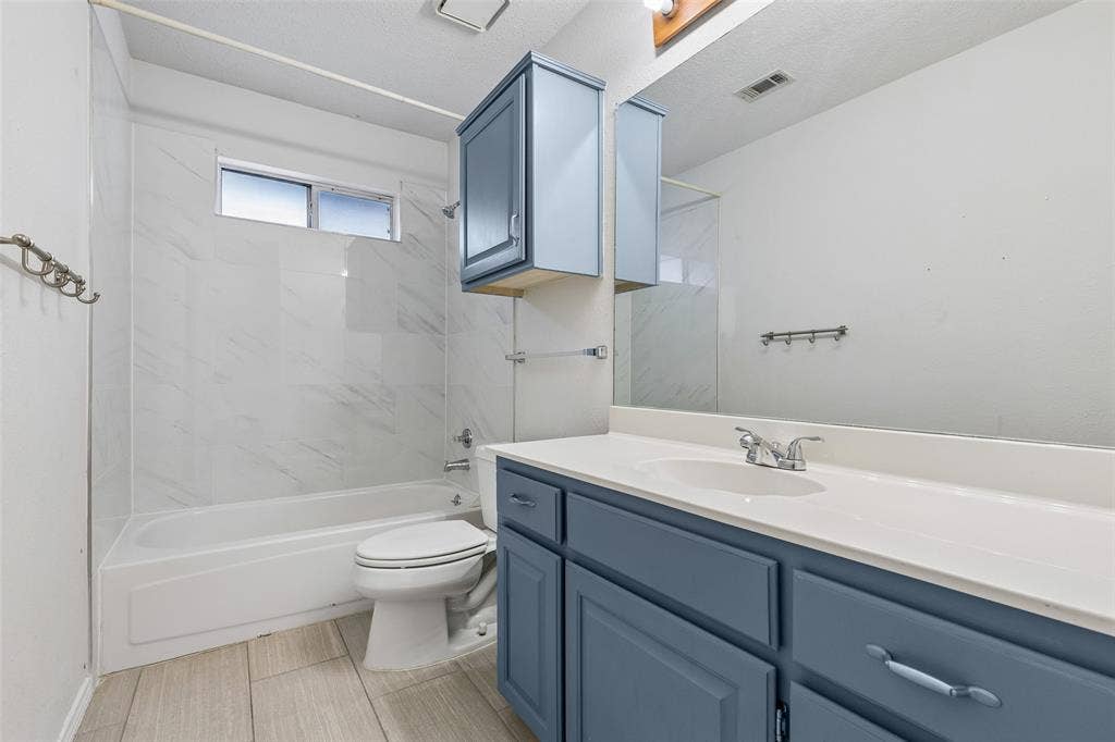 2212 Meadowstone Drive, Carrollton, TX 75006 2212 Meadowstone Drive, Carrollton, TX 75006