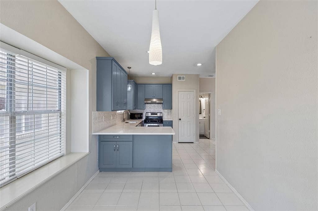 2212 Meadowstone Drive, Carrollton, TX 75006 2212 Meadowstone Drive, Carrollton, TX 75006