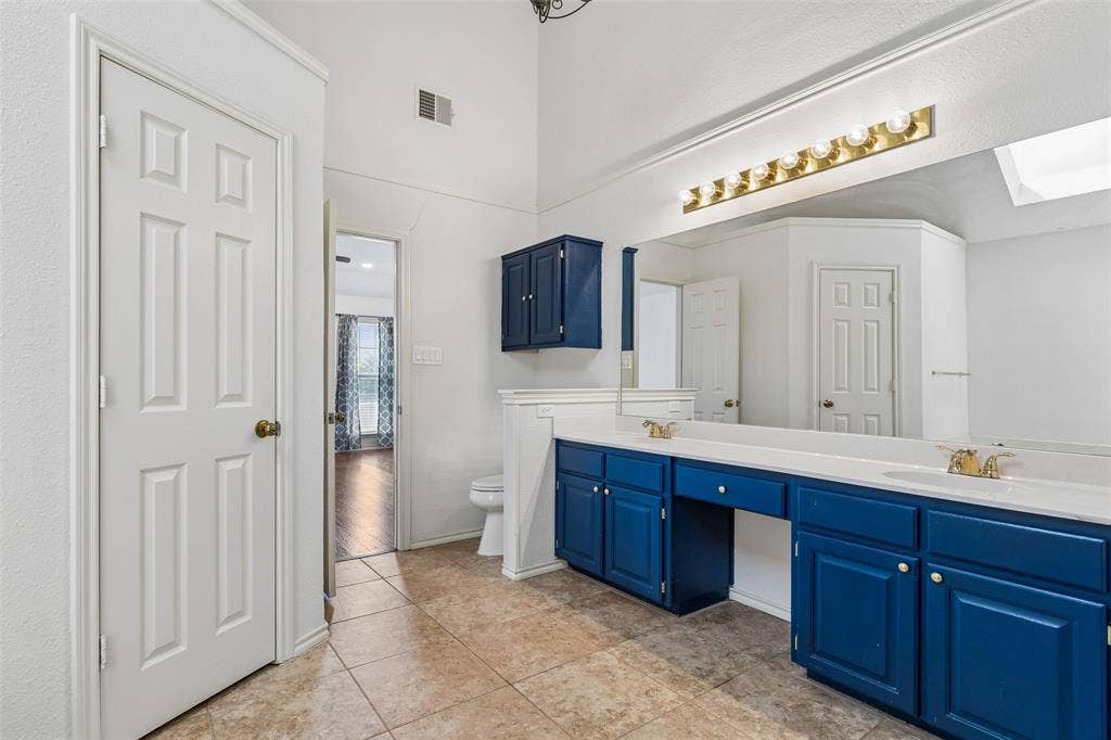 2212 Meadowstone Drive, Carrollton, TX 75006 2212 Meadowstone Drive, Carrollton, TX 75006