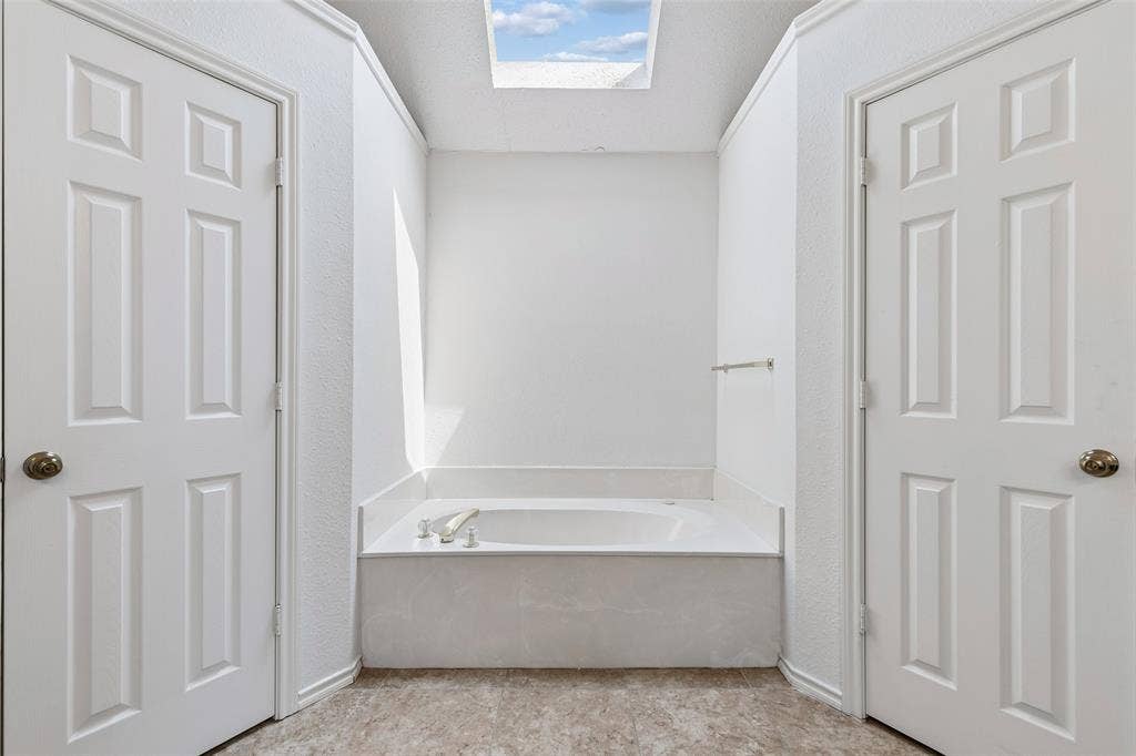 2212 Meadowstone Drive, Carrollton, TX 75006 2212 Meadowstone Drive, Carrollton, TX 75006