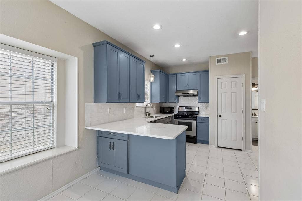 2212 Meadowstone Drive, Carrollton, TX 75006 2212 Meadowstone Drive, Carrollton, TX 75006