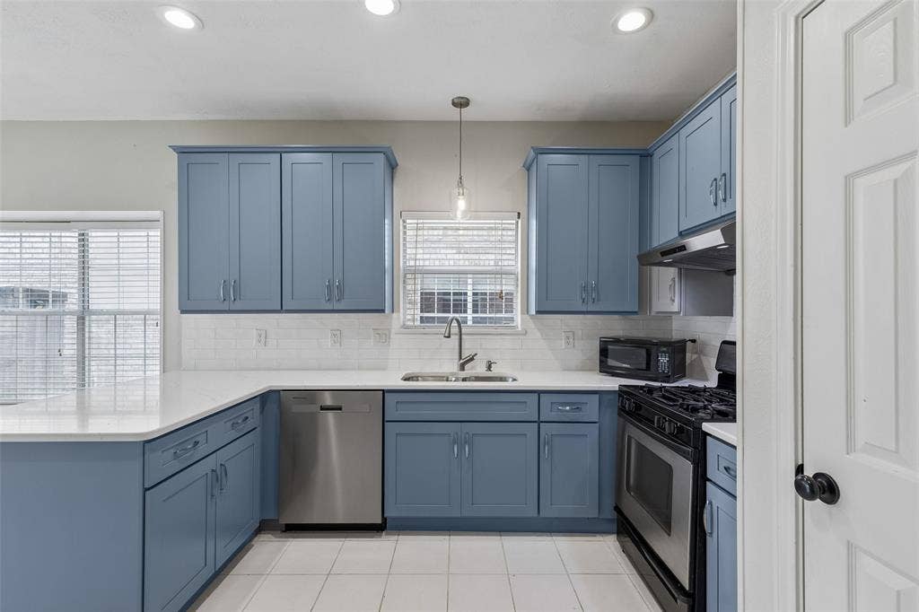 2212 Meadowstone Drive, Carrollton, TX 75006 2212 Meadowstone Drive, Carrollton, TX 75006