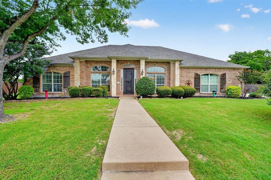 Property photo for 800 Wren Court, Forney, TX