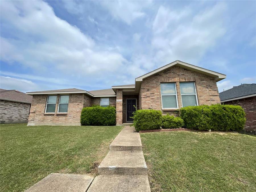 Property photo for 2912 Crimson Clover Drive, Lancaster, TX