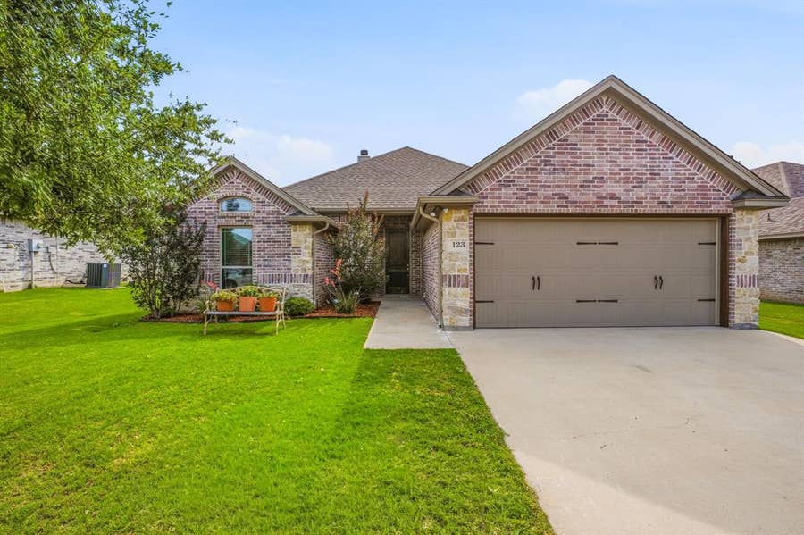 Property photo for 123 Donna Circle, Granbury, TX