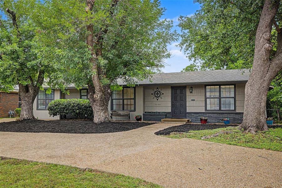 Property photo for 3644 W Seminary Drive, Fort Worth, TX