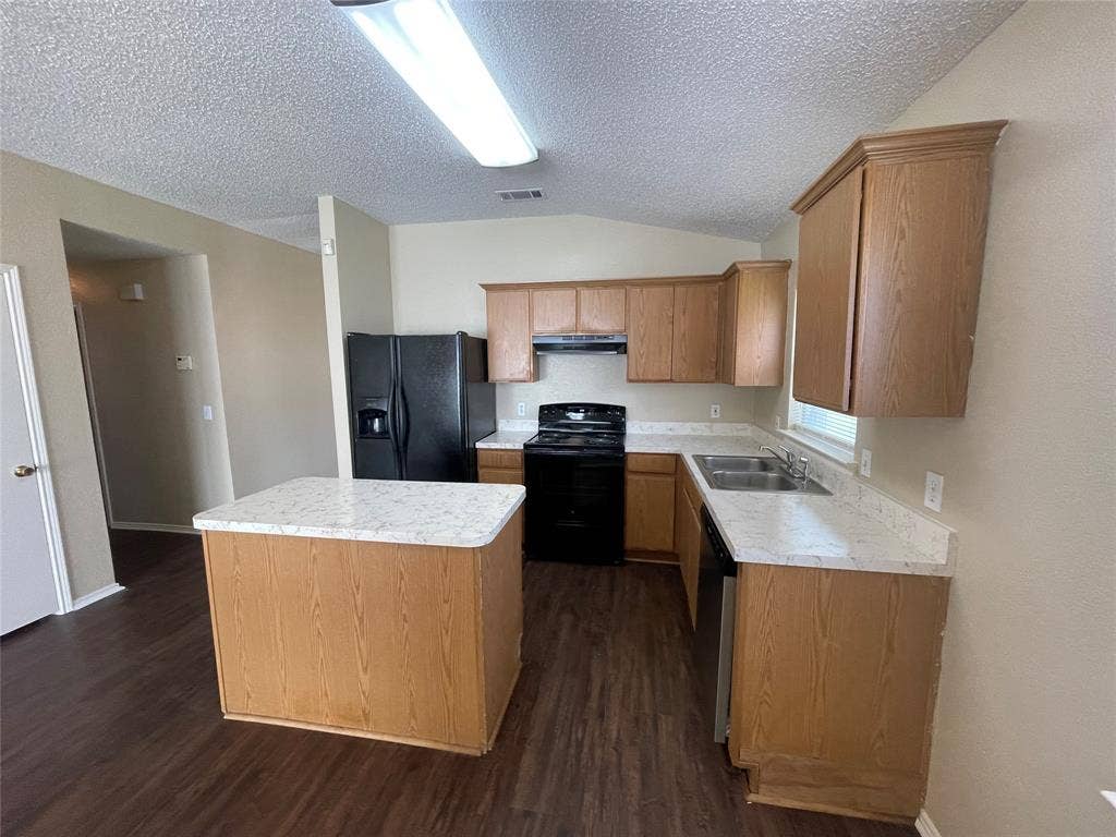 1611 Columbia Drive, Glenn Heights, TX 75154 1611 Columbia Drive, Glenn Heights, TX 75154