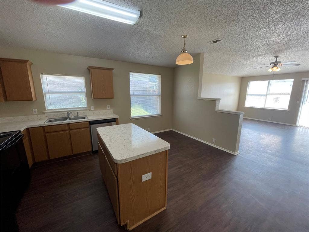 1611 Columbia Drive, Glenn Heights, TX 75154 1611 Columbia Drive, Glenn Heights, TX 75154