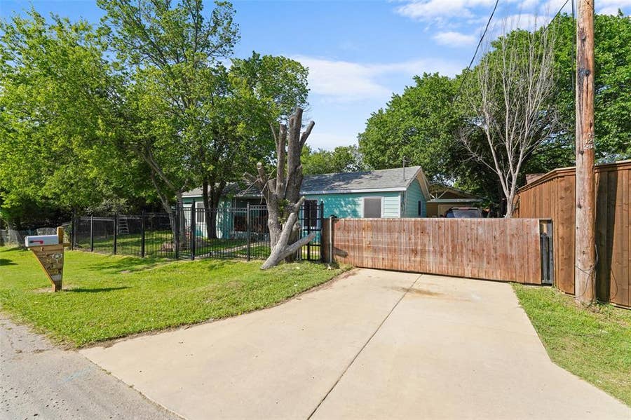 Property photo for 12809 Sultana Street, Dallas, TX
