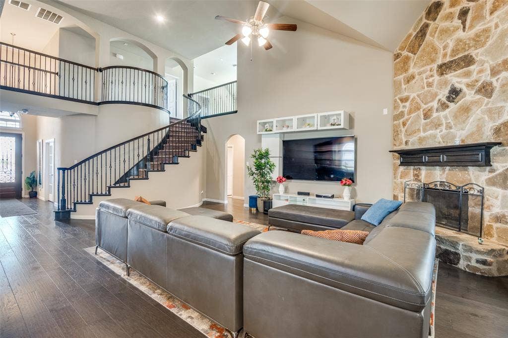 3449 Ava Drive, Midlothian, TX 76065 3449 Ava Drive, Midlothian, TX 76065