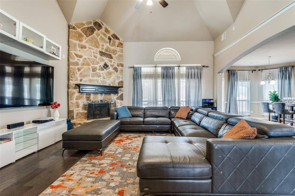 3449 Ava Drive, Midlothian, TX 76065 3449 Ava Drive, Midlothian, TX 76065