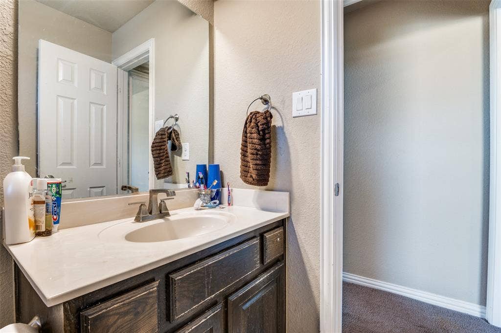 3449 Ava Drive, Midlothian, TX 76065 3449 Ava Drive, Midlothian, TX 76065