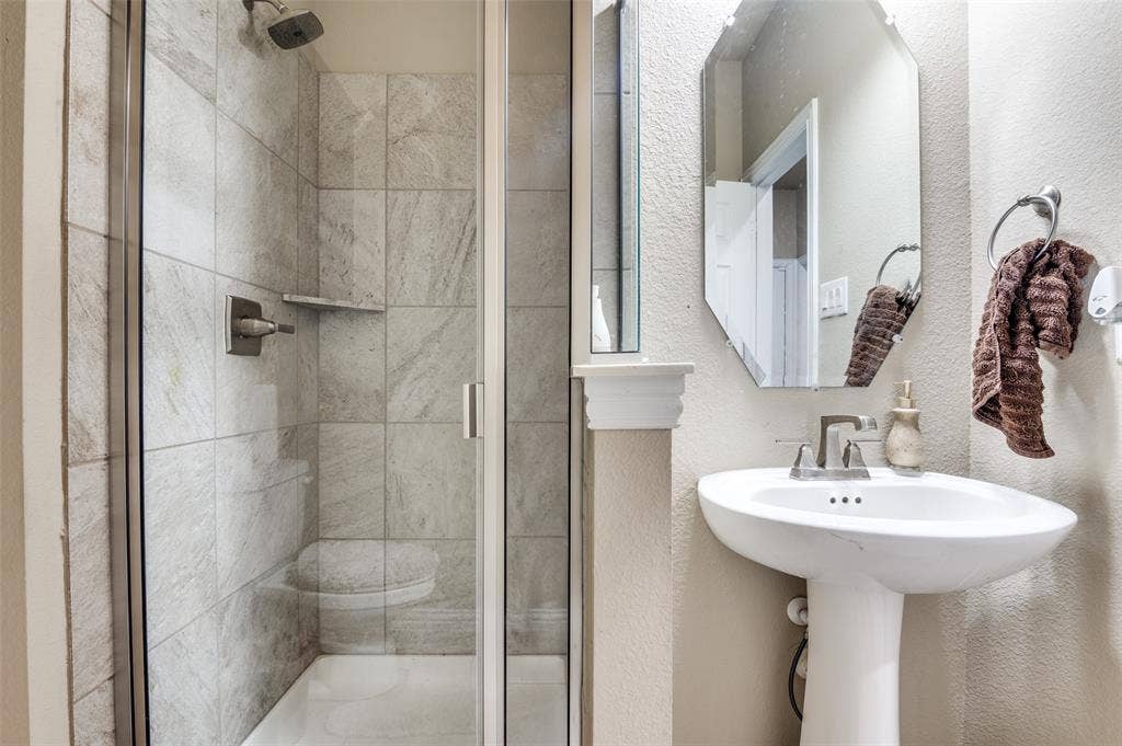 3449 Ava Drive, Midlothian, TX 76065 3449 Ava Drive, Midlothian, TX 76065