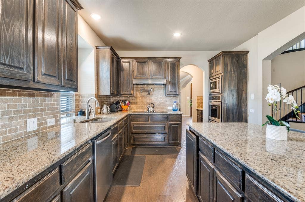 3449 Ava Drive, Midlothian, TX 76065 3449 Ava Drive, Midlothian, TX 76065