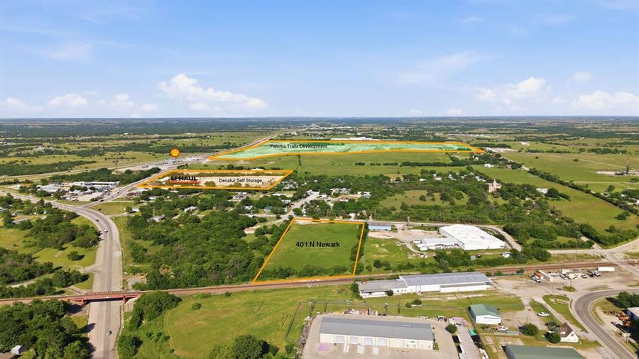 Property photo for 401 N Newark Street, Decatur, TX