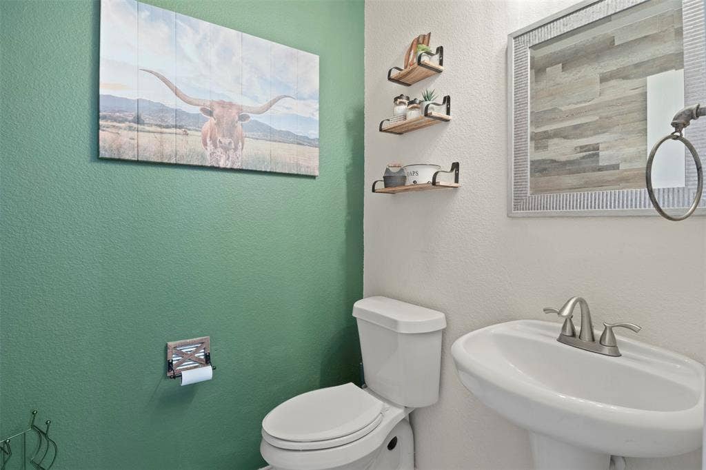1303 Feather Crest Drive, Krum, TX 76249