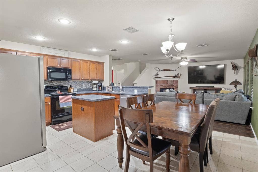1303 Feather Crest Drive, Krum, TX 76249