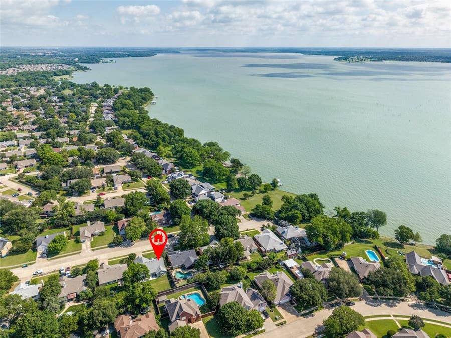 Property photo for 7701 Spinnaker Cove, Rowlett, TX