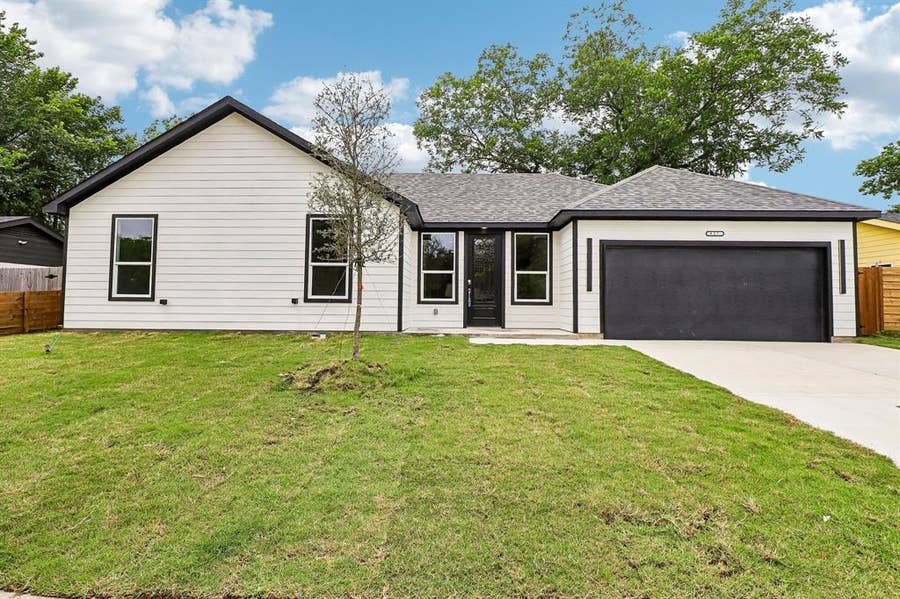 Property photo for 827 Powell Circle, Mesquite, TX