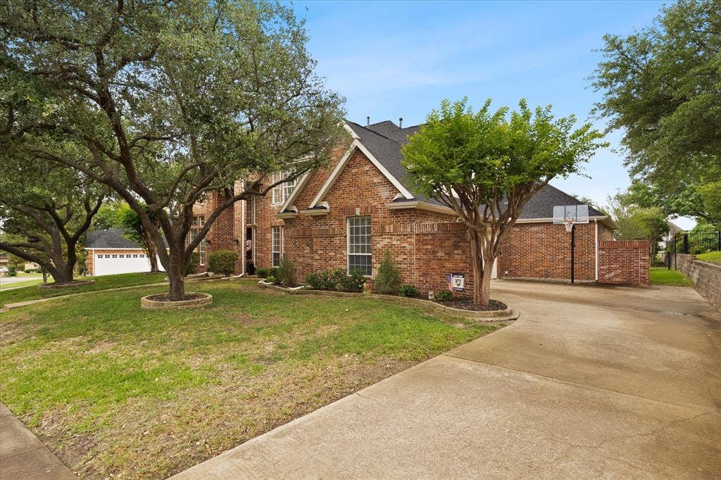 621 Liechty Court, Heath, TX 75032 Extended drive provides ample parking for family and friends