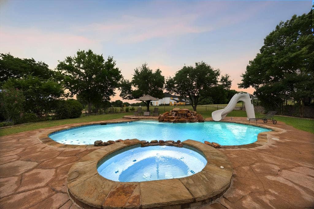 621 Liechty Court, Heath, TX 75032 Plan your pool party here!