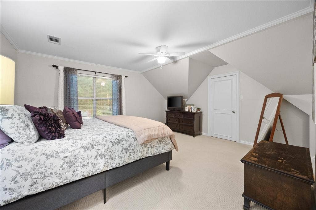 621 Liechty Court, Heath, TX 75032 Auxiliary bedroom includes roomy closet and opens onto full bath