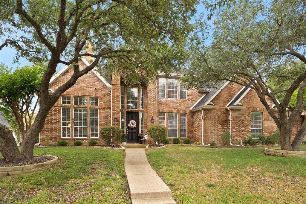 621 Liechty Court, Heath, TX 75032 Mature trees and lush landscaping add to this home's gorgeous curb appeal!