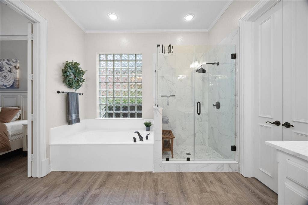 621 Liechty Court, Heath, TX 75032 Updated spa style bath