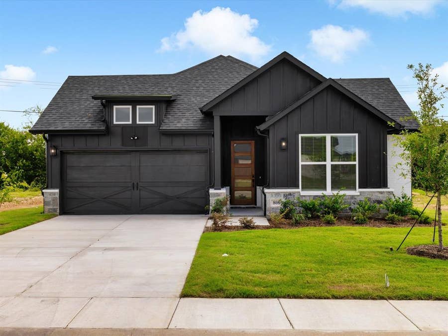 Property photo for 808 Tesslynn Avenue, Godley, TX