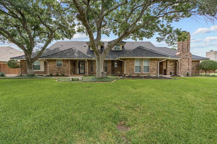 Property photo for 5111/5109 Ledgestone Drive, Fort Worth, TX