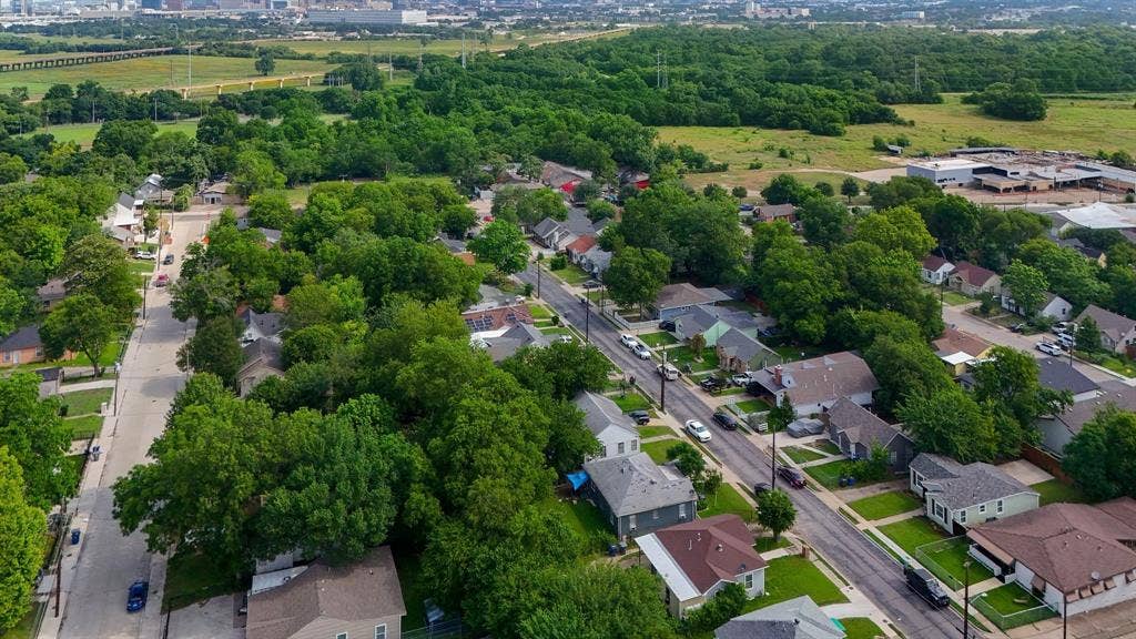 414 Avenue I, Dallas, TX 75203 Aerial perspective showcasing a residential neighborhood with tree-lined streets